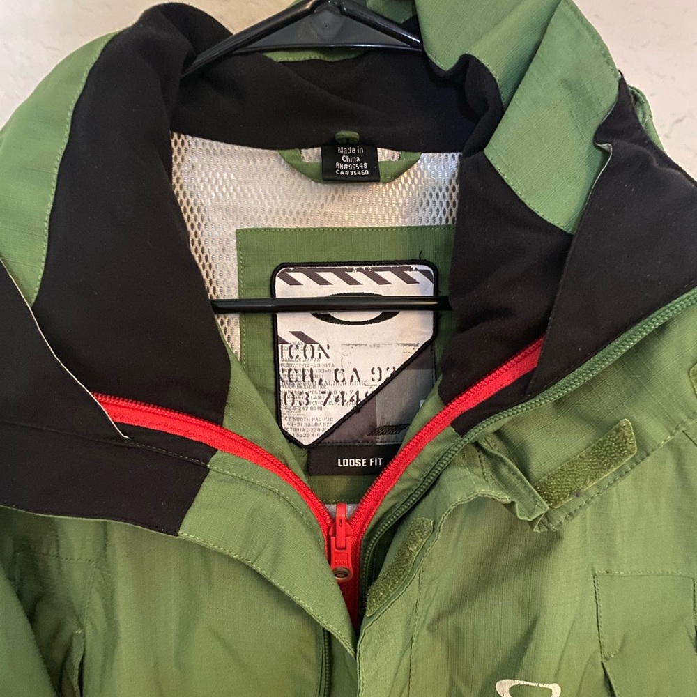 Men’s Large Oakley Waterproof Jacket
